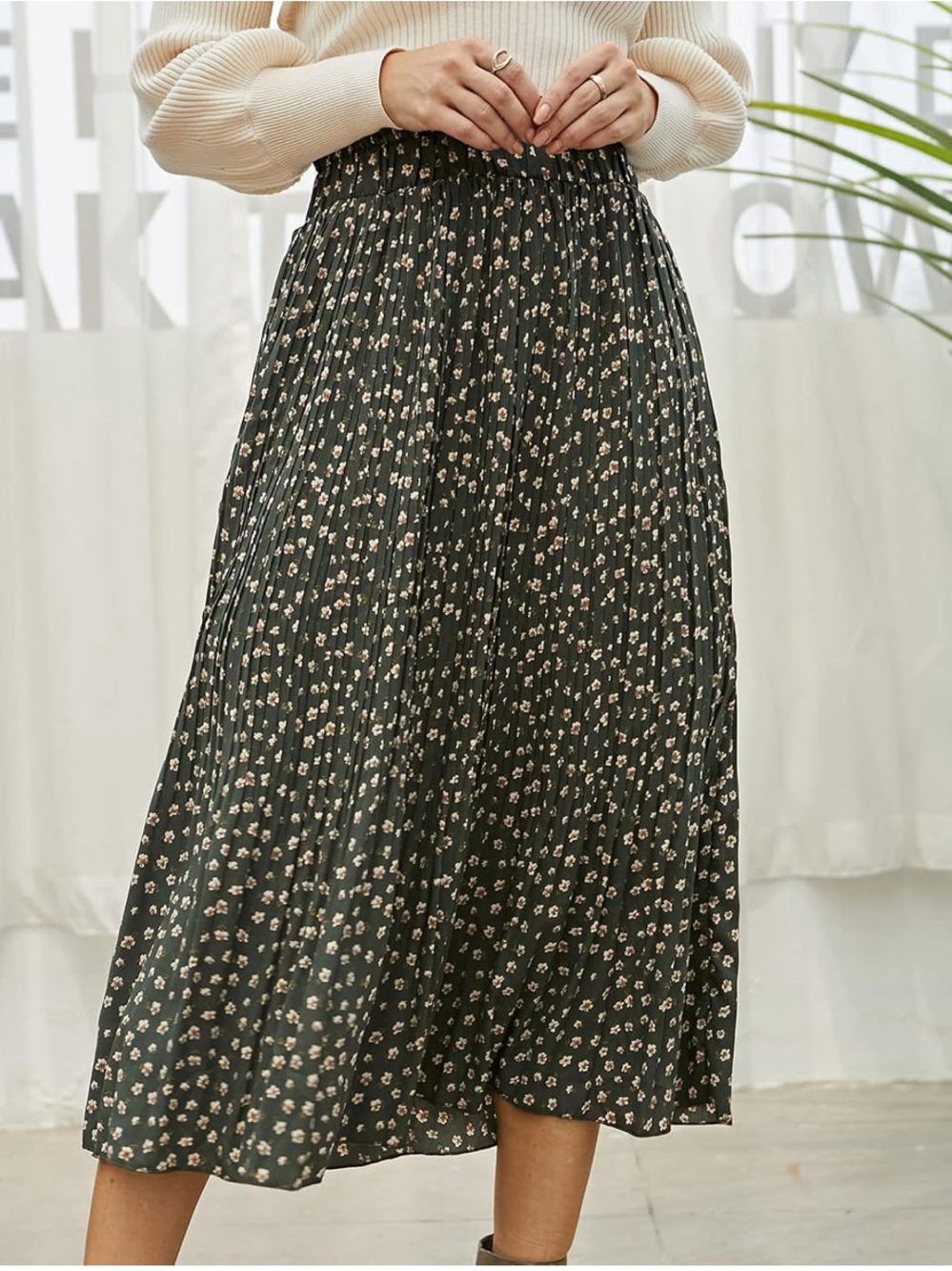 Pleated Floral Maxi Skirt in Dark Green XS